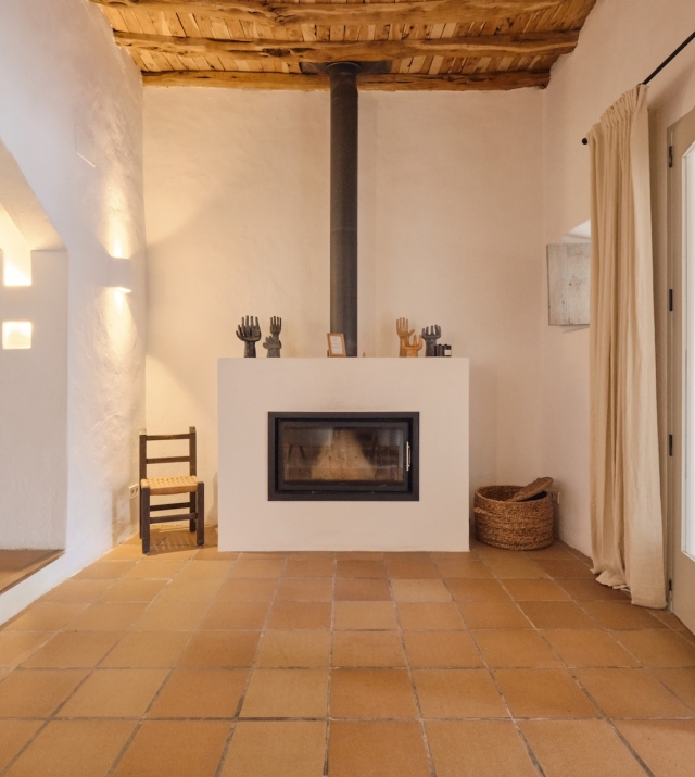 Resa Estates by Geraldine Finca for sale te koop kauf Ibiza spain jesus fireplace.jpg